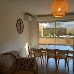 Appartement 8 Personnes En Face Des Remparts Climatise Avec Terrasse Et Parking